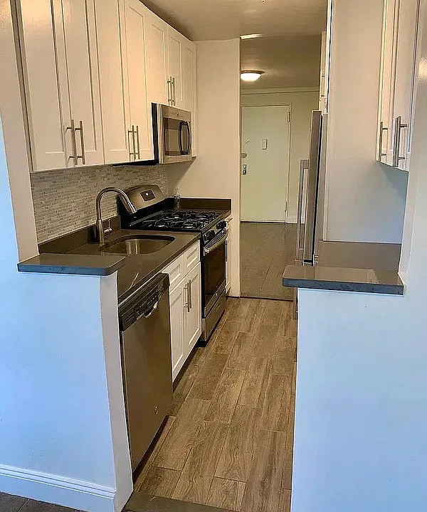 1133 Midland Ave #5