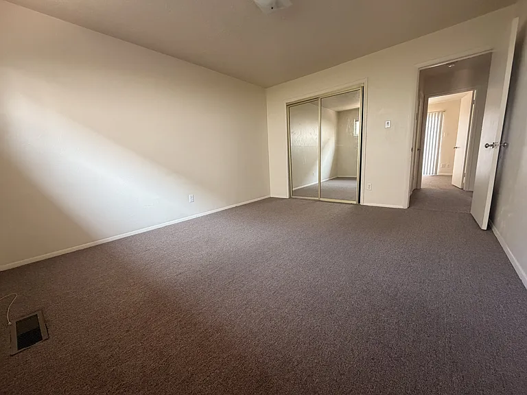 2627 Dakota St NE #3 — Photo 10