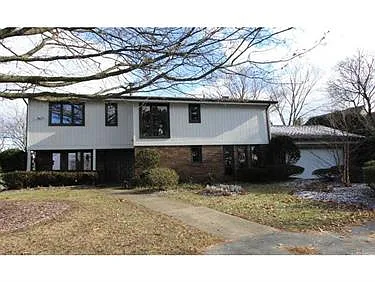 4 Jaycee Dr photo 1