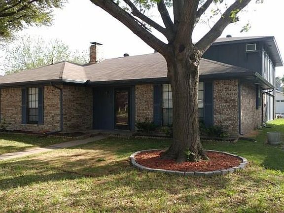 3rd image of 2810 Green Oaks Dr