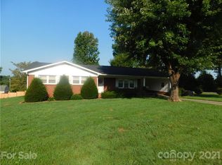 135 Starmount Cir, Morganton, NC 28655