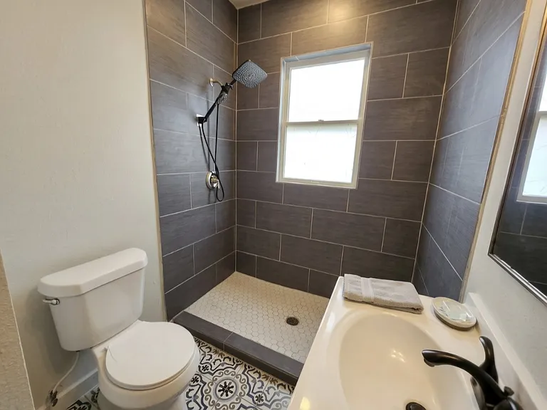 731 N Pine St #1 — Photo 5