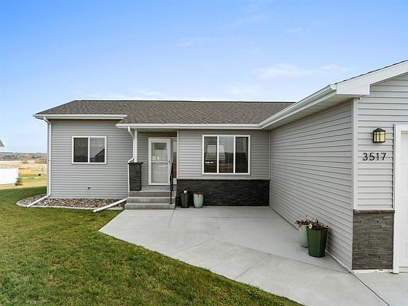 3rd image of 3517 Grayson Dr