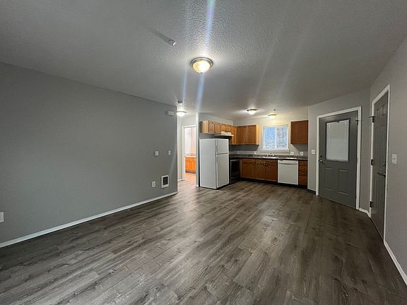 2nd image of 110 & 114 SE 146th Ave #114-6