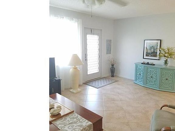 4th image of 1053 Cambridge #C