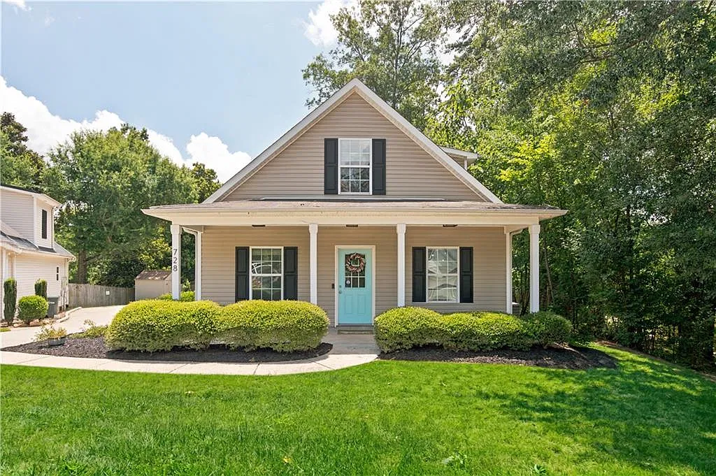 3 bed, 2.0 bath, 1418 sqft, $2,395 — Photo 1