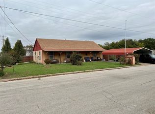 301 E Walnut St, Nocona, TX 76255