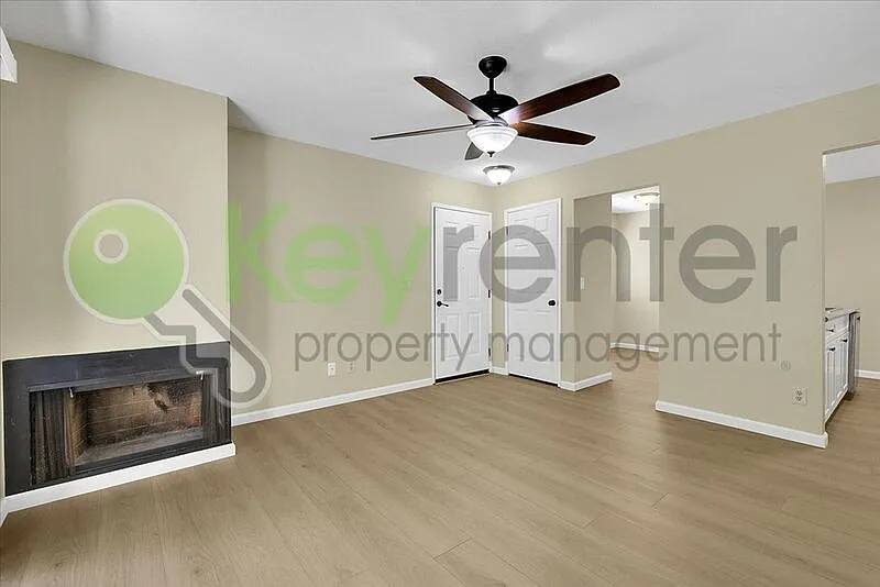 2 bed, 1.0 bath, 956 sqft, $1,700 — Photo 3