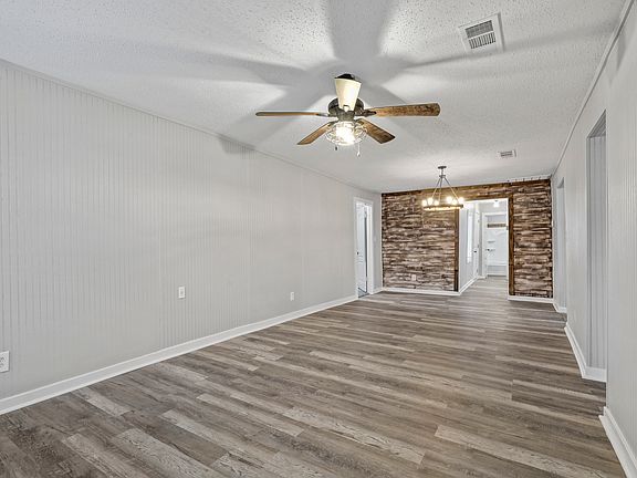 2nd image of 1009 Oak St