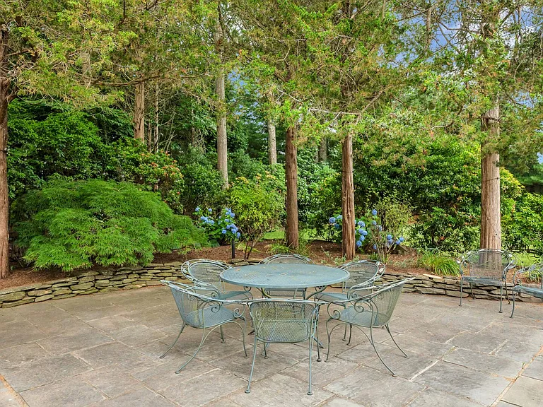Hedge Row Ln — Photo 41