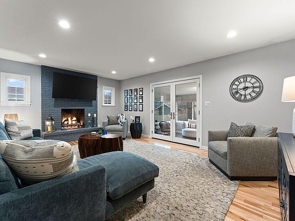 4th image of 3705 Hemlock Dr