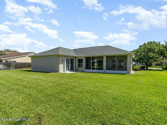4th image of 6024 Newbury Cir
