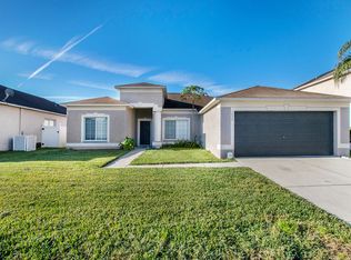 1424 Caladesi Dr, Zephyrhills, FL 33544