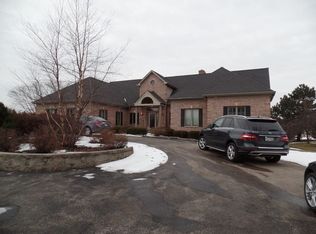 24 W Mundhank Rd, South Barrington, IL 60010