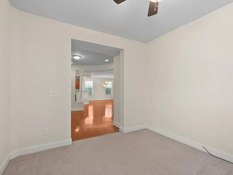 722 Pierside Dr — Photo 3