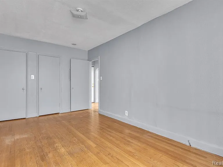 17701 Manderson Rd — Photo 8