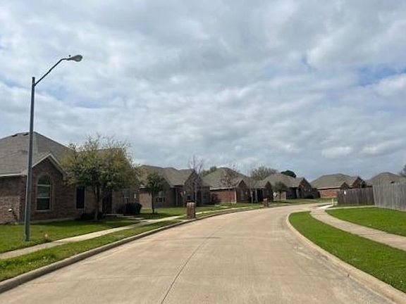 Exterior Neighborhood (street photo)