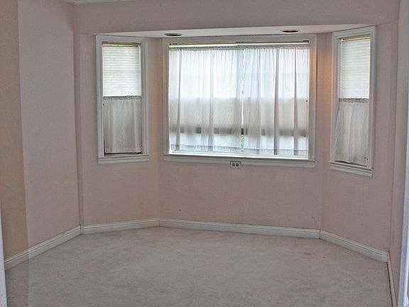 4th image of 1071 Rembrandt Dr