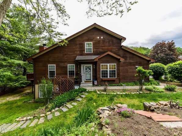 12 Tracey Court, Troy, NY 12180