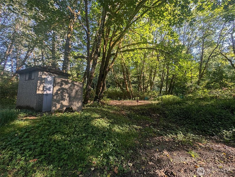 2nd image of 999 Whitcomb-Dimmel Road