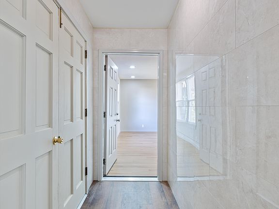 5th image of 609 McPherson Ct S