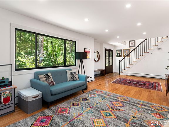 3rd image of 20 Riverside Court