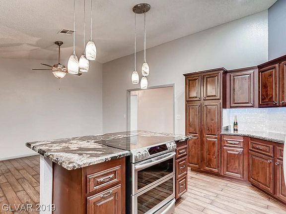 4th image of 3167 Paintedhills Ave