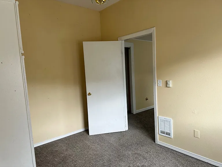 514 E Woodin Ave — Photo 6