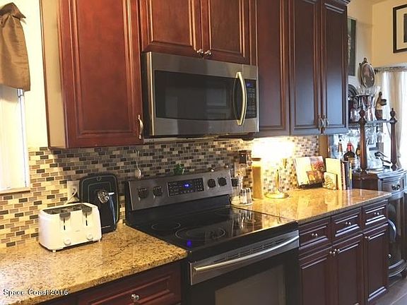 42" CABINETS, GRANITE COUNTERS