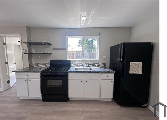 3rd image of 4042 1/2 43rd St