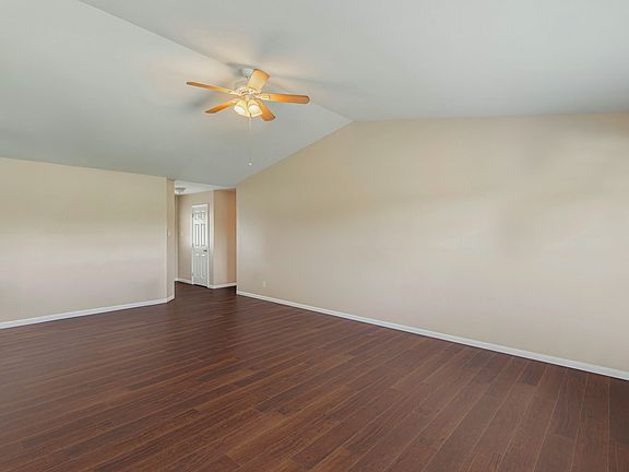 3rd image of 927 Mossy Grove Ln