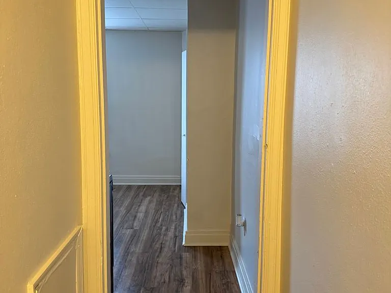 1559 W King St — Photo 30