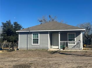 1812 N Hill St, Three Rivers, TX 78071