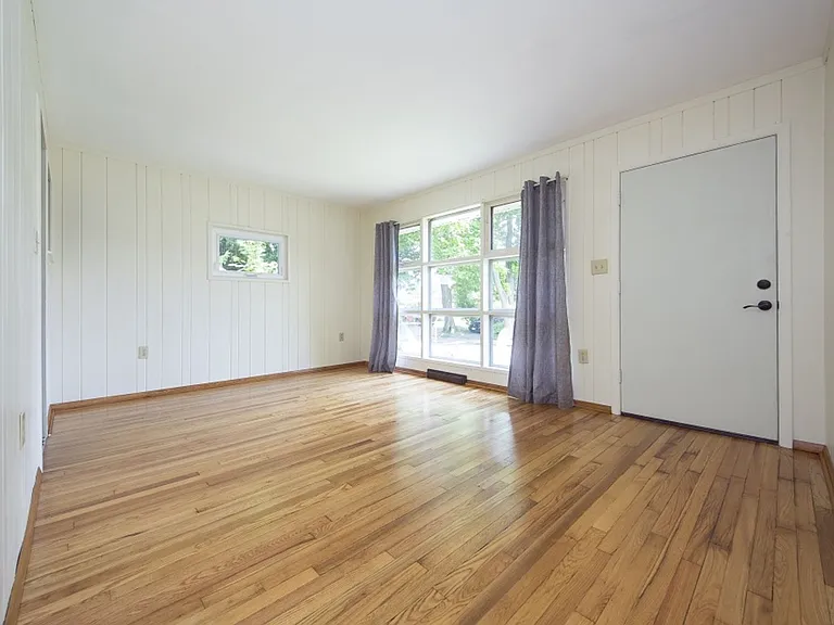 239 Crestmont Ave — Photo 4