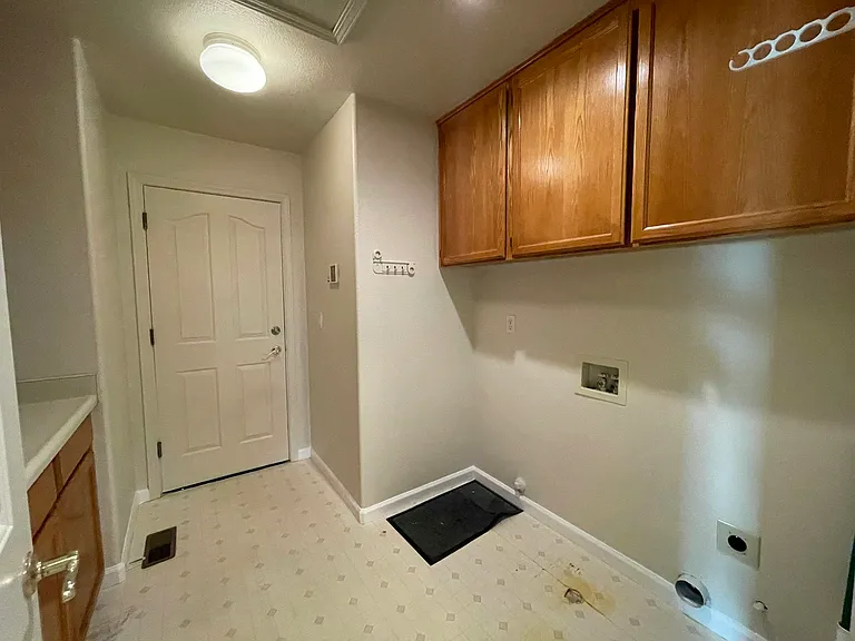 1580 Rehrmann Dr — Photo 20
