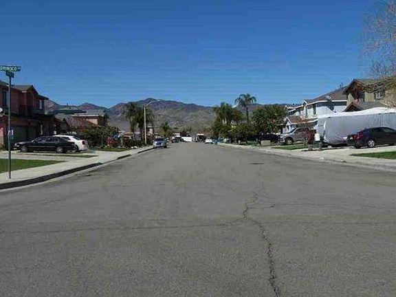 Exterior Neighborhood (street photo)