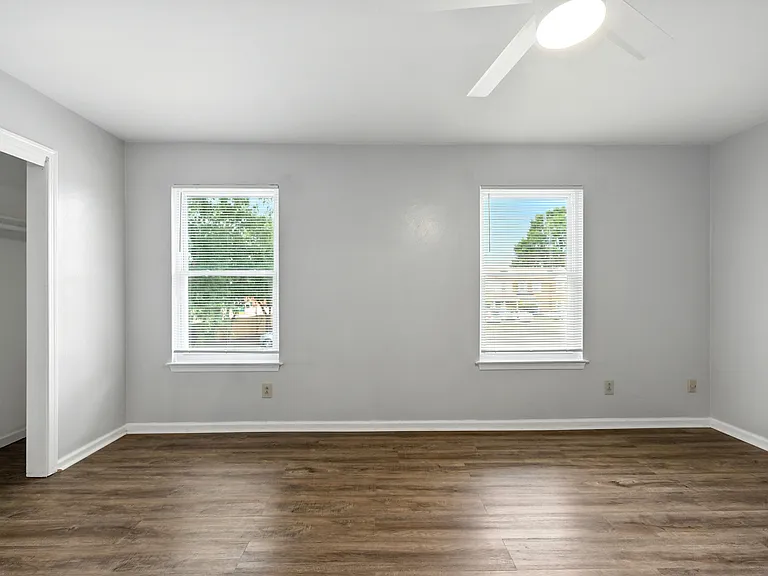 302 Seeman Ct — Photo 29