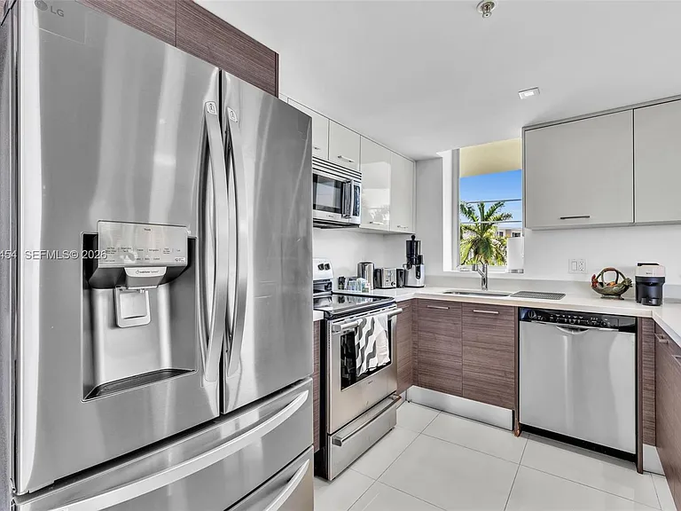 9901 E Bay Harbor Dr #403 — Photo 15