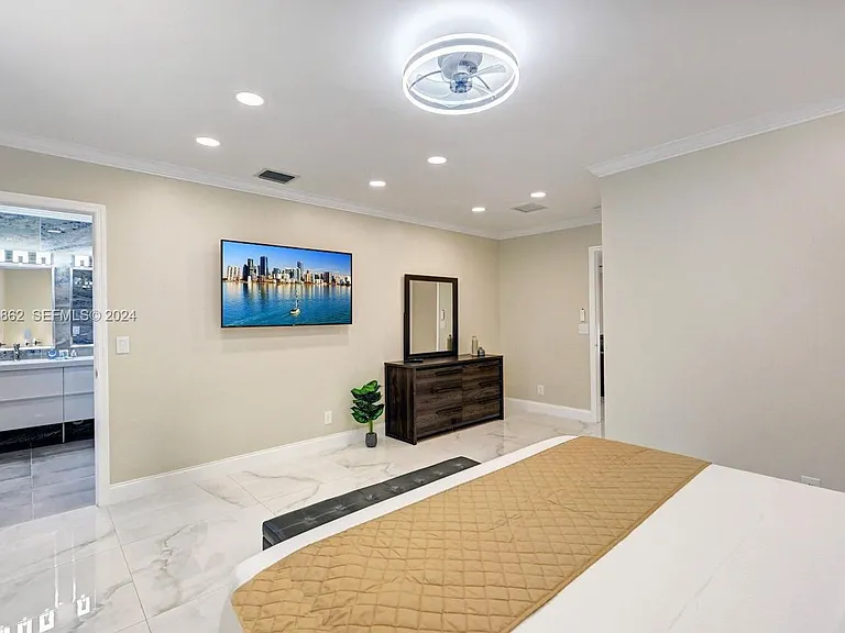 1307 Rodman St — Photo 10
