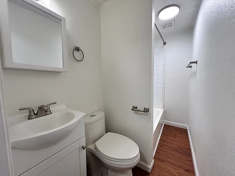 1818 West 8th — Photo 5