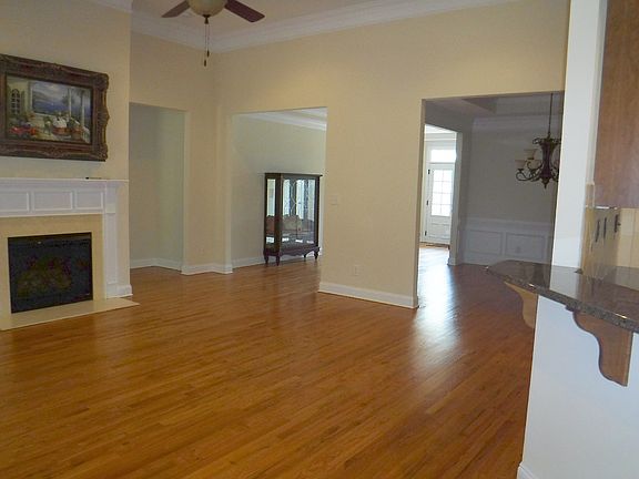 2nd image of 724 Cherry Hills Pl