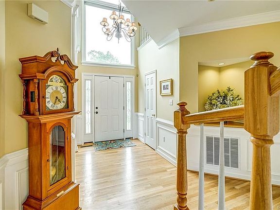 3rd image of 12178 Manor Park Dr