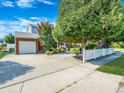 27 Westbury Avenue, Plainview, NY, 11803