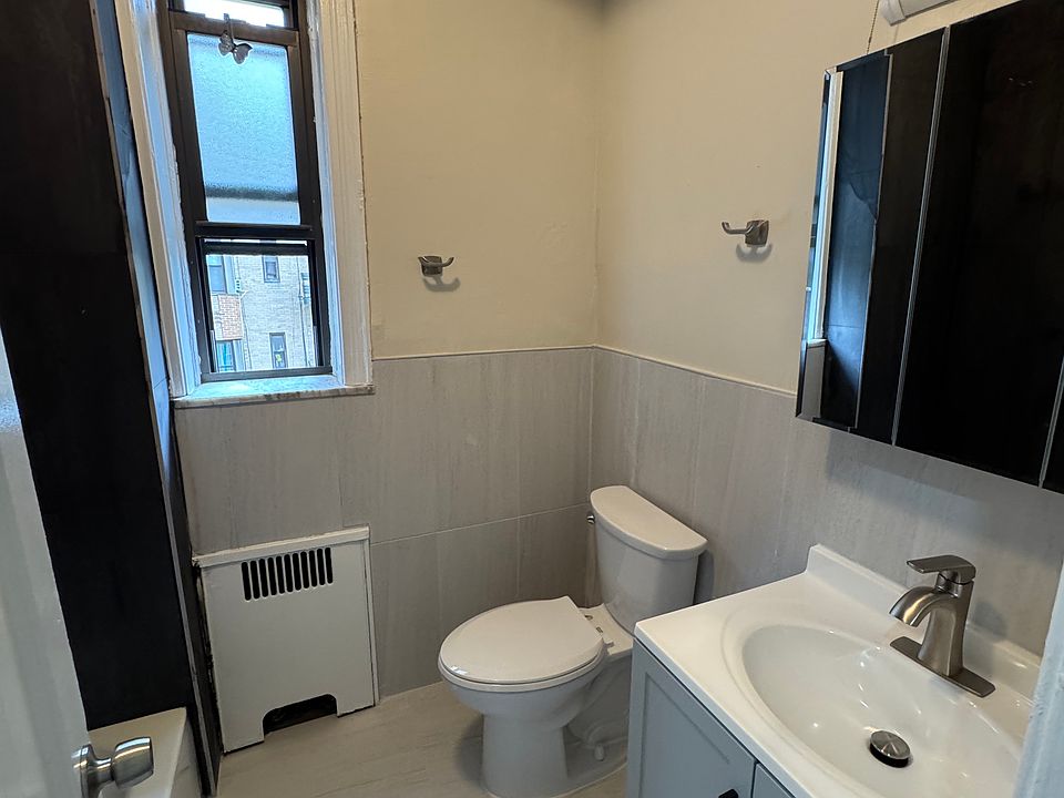 1st image of 20-22 Van Velsor Pl #3E