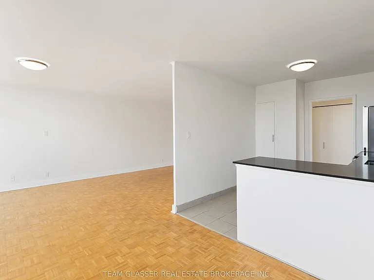 396 Queens Ave #502 — Photo 12