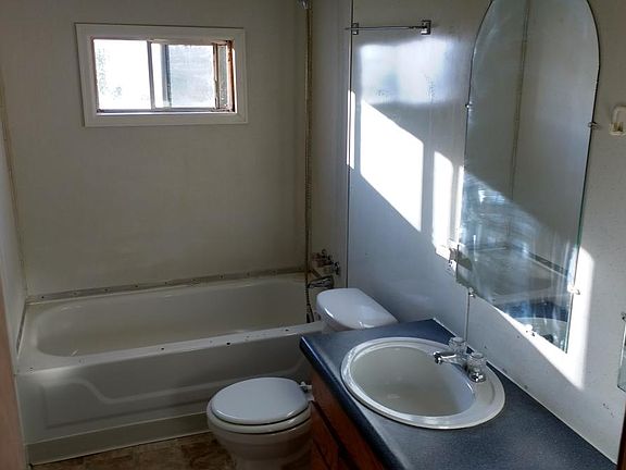 large bath w laundry h/u