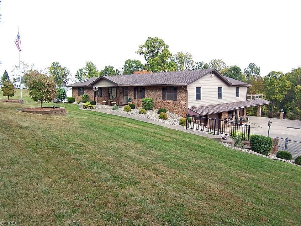 2073 Spider Ridge Road. Quiet Country Living.