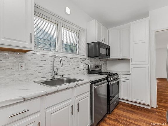 5th image of 264 Emerson Avenue