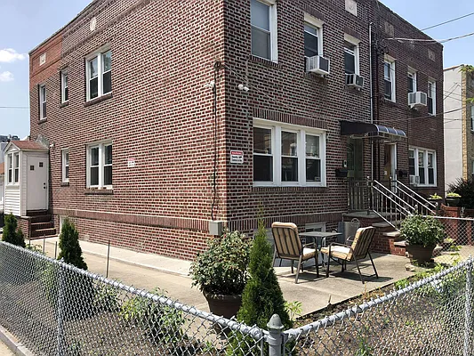 Rented by Astoria Realty | media 18