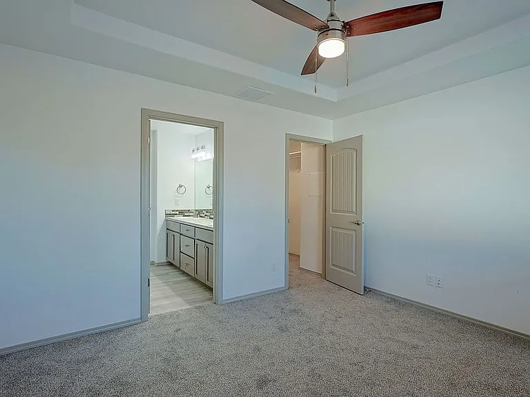 709 E Avenue K — Photo 18
